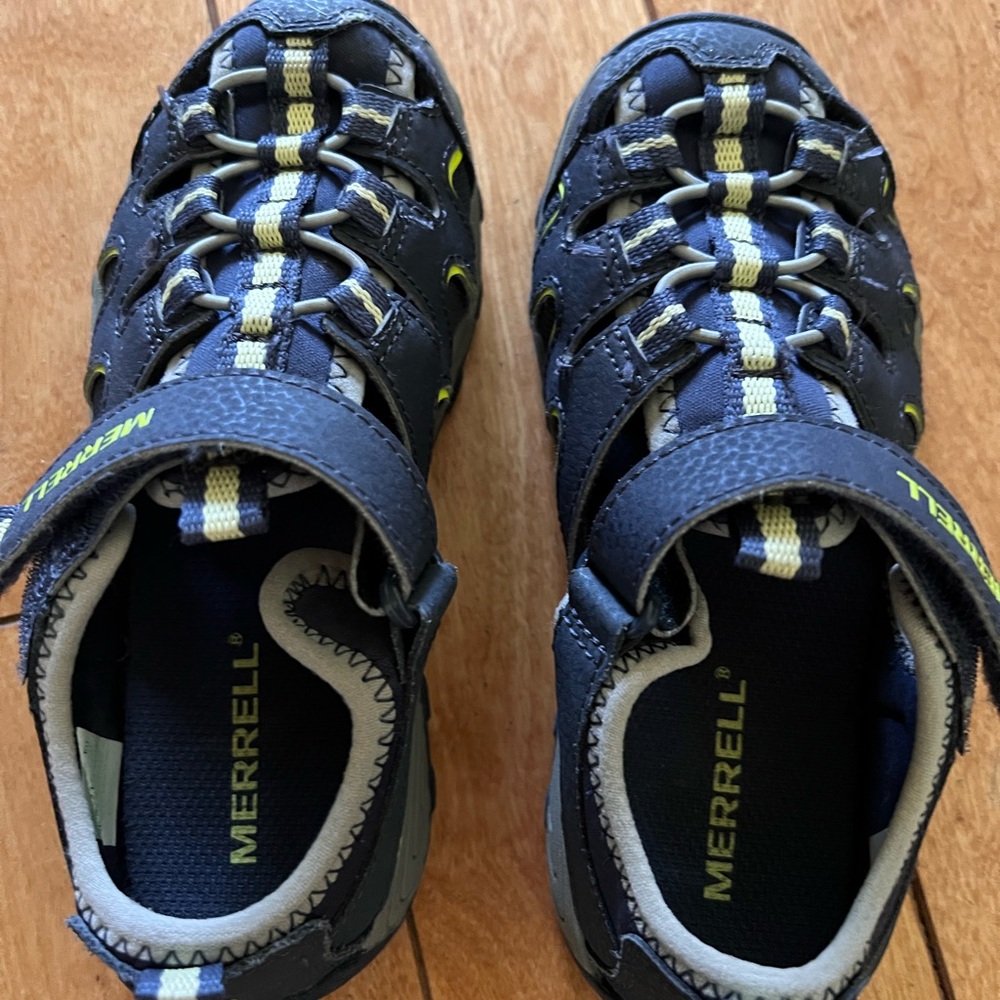 Merrell boys sandals size 13